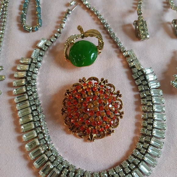 Lot Of Vintage Sparkly Jewelry - Picture 2 of 6